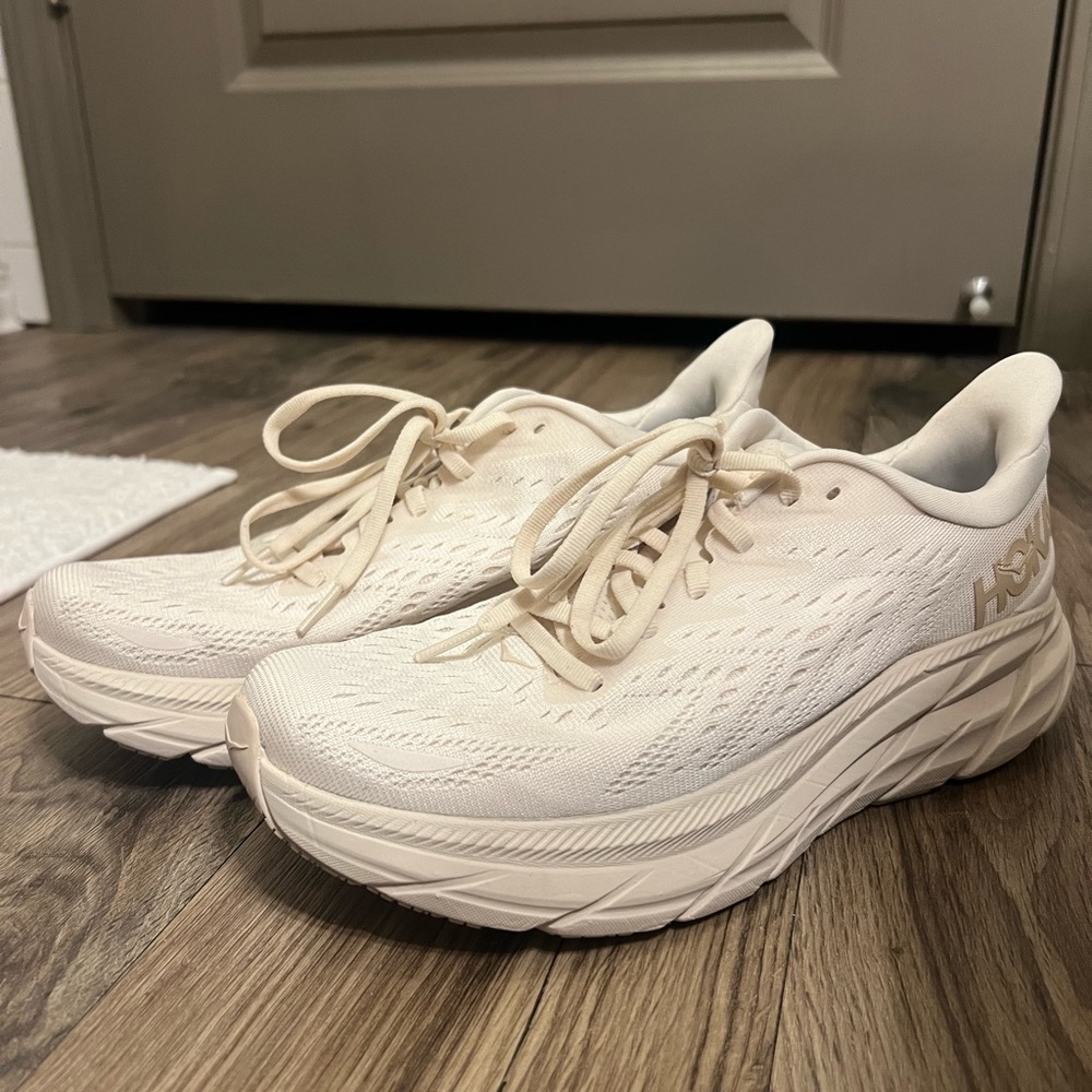 Hokas Clifton 8s; size 8; color - eggnog /shifting sand